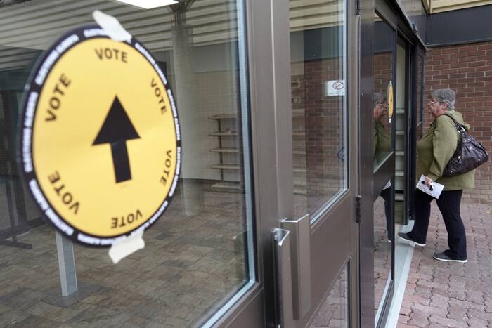 Alberta voters reject a move toward independence in referendum backing Canadian unity
