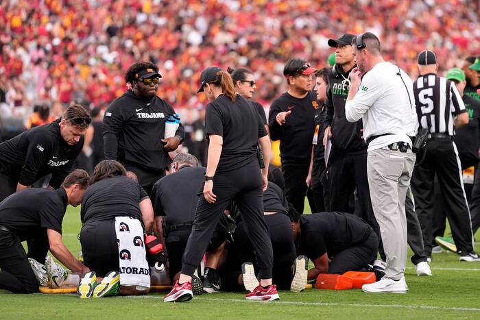 Oregon QB Moore sustained concussion on late hit; USC suspends LB ...