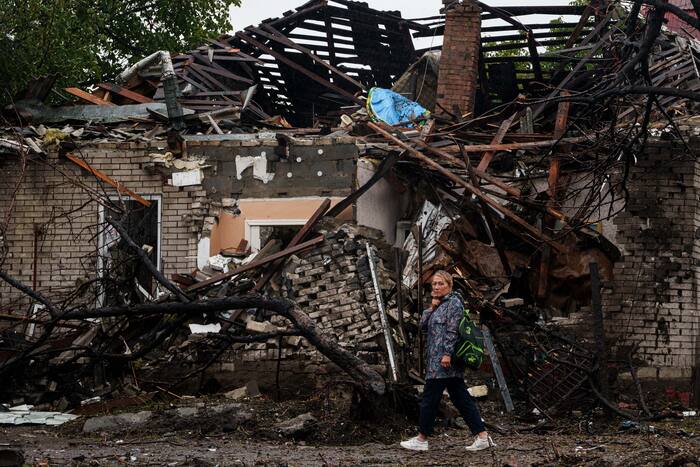 Russian strikes kill 8 in Ukraine, drones cross into Romania and Moldova