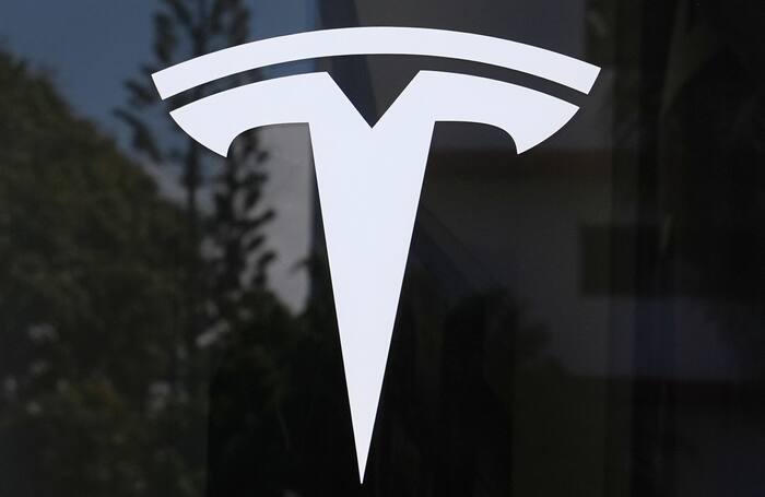 click2houston.com - Ninfa Saavedra - Tesla's new Roadster can fly? Elon Musk unveils rocket-powered electric sports car in Texas
