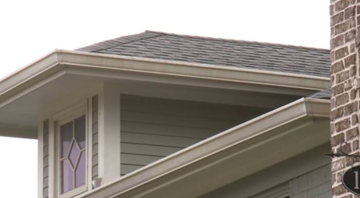 click2houston.com - Brittany Taylor - Texas insurance rule clarifies insurers can't deny coverage based only on roof age