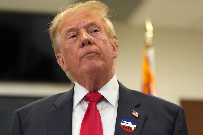 Photo : clickondetroit.com Donald Trump a voté et incite les républicains à VOTER par correspondance