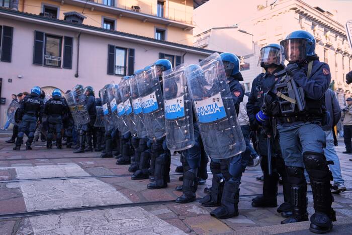 Soldiers guard center of Milan as thousands of protesters march in ...