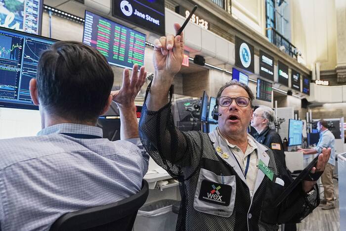 US stocks rise to a record on expectations companies will make even ...