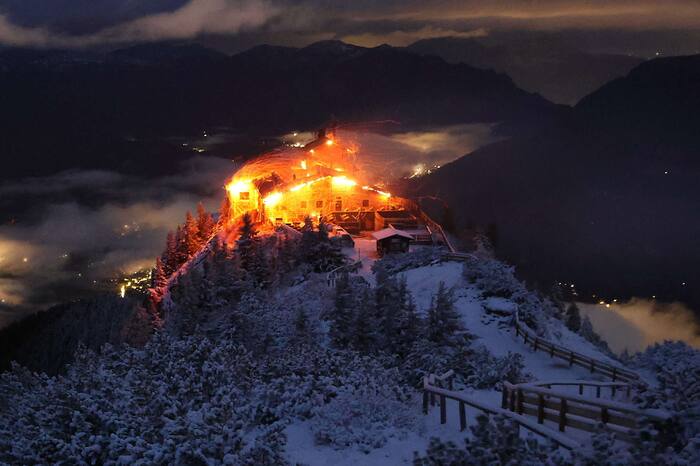 A fire devastates the Eagle's Nest retreat built for Hitler in Germany ...