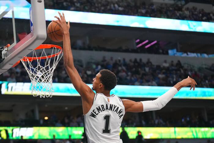 Spurs earn first win of season, defeat Mavericks after Flagg, Irving benched