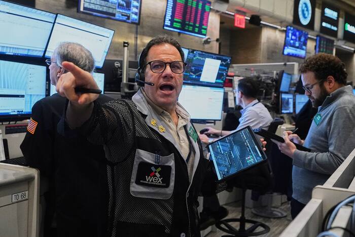 AI stocks tumble and drag down markets worldwide as oil prices climb
