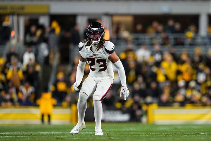 Man who allegedly robbed and stole car of Houston Texans player Jaylen ...