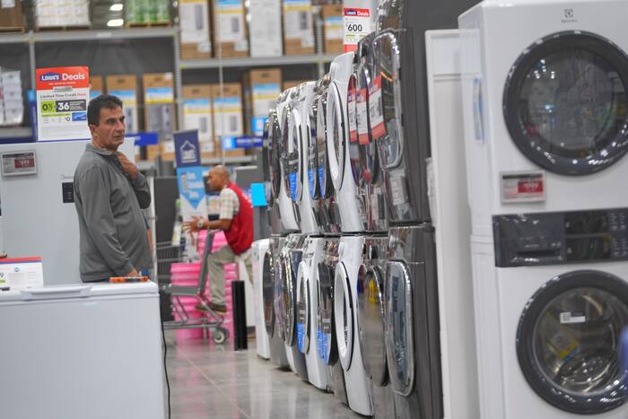 US economy grows at brisk 3.4% pace in third quarter on strong consumer ...