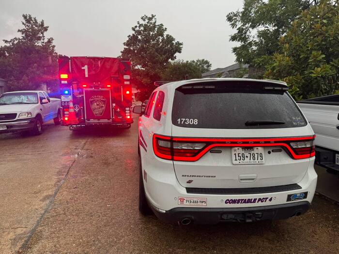 Possible lightning strike sparks house fire in northwest Harris County ...