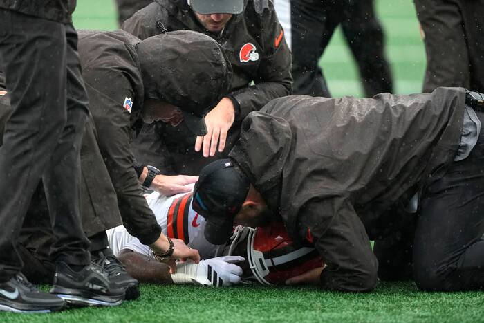 Browns rookie wide receiver Concepcion ruled out after helmet-to-helmet ...