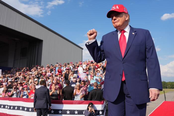 Trump rallies with top Republicans in critical battleground state of ...