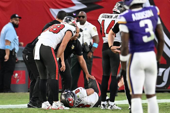 Baker Mayfield is expected to miss at least 3 weeks after dislocating ...