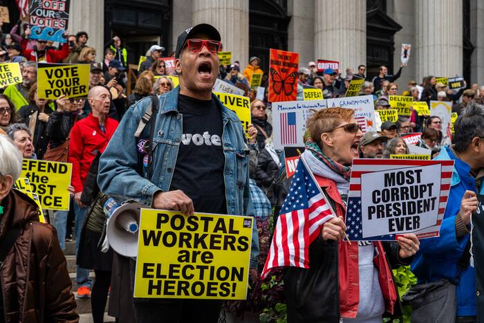 No Kings rallies across US urge voters to cast ballots early ahead of ...
