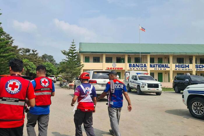 Shooting at high school in the Philippines leaves 2 students and gunman ...