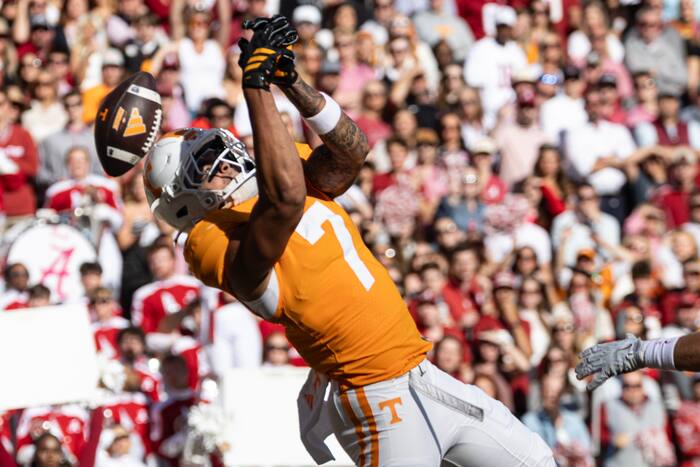 No. 14 Tennessee hands No. 6 Alabama second straight loss, 26-10
