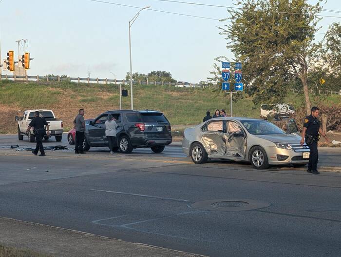 Coverage image for: 3-year-old girl injured in multi-vehicle crash on Southeast Side, SAPD says