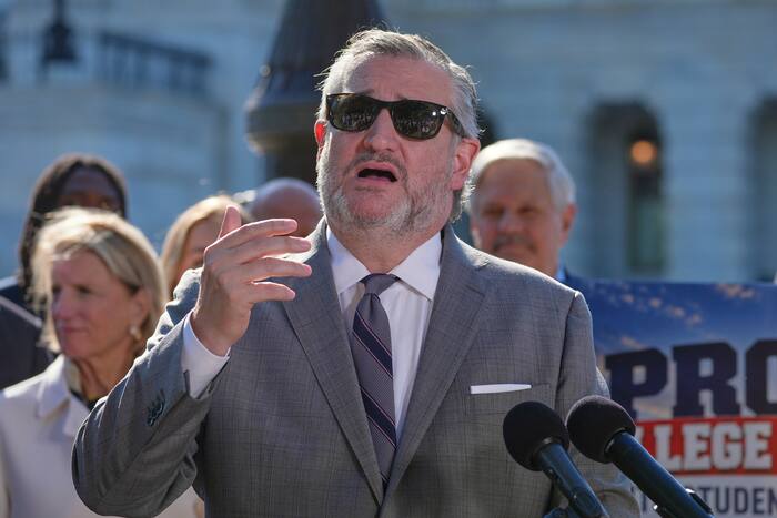 A sweeping college sports overhaul bill clears early hurdle in Senate vote