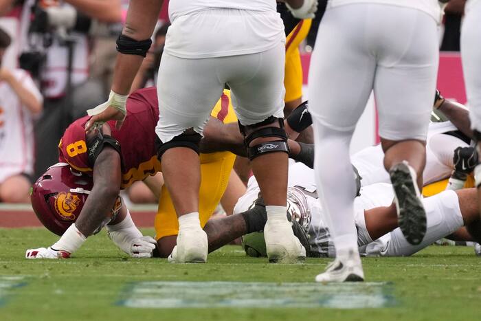 USC suspends LB Desman Stephens for 1 game for his dangerous hit on Oregon QB Dante Moore