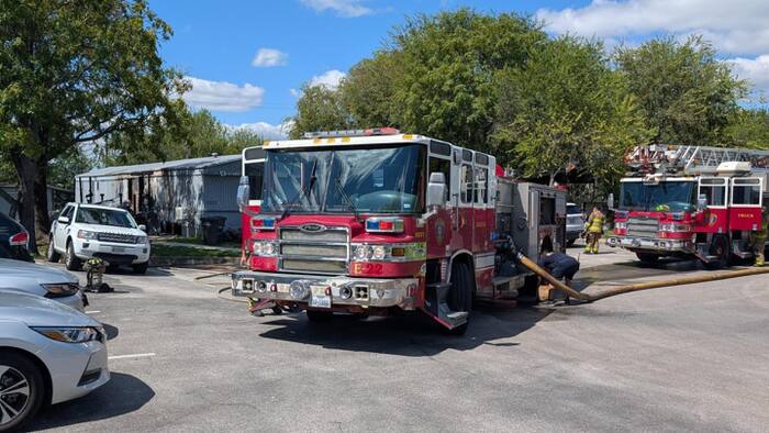 2 people hospitalized, 2 cats dead after Northwest Side mobile home ...