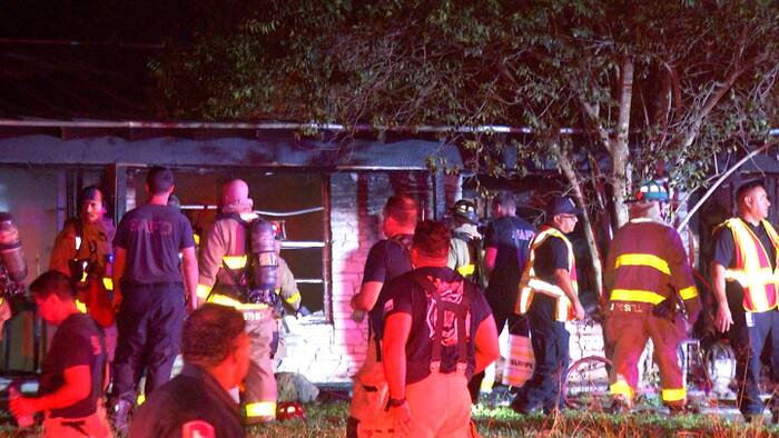1 dead, another hospitalized after house fire on Northeast Side, SAFD says