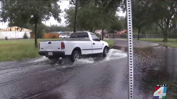 Rising Ribault River threatens homes along Jacksonville’s Ken Knight Drive