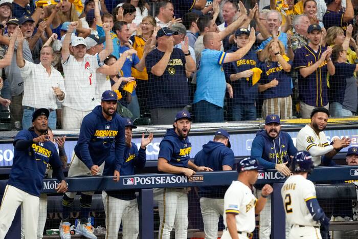 Brewers face complaints over World Series Timeless Ticket seating