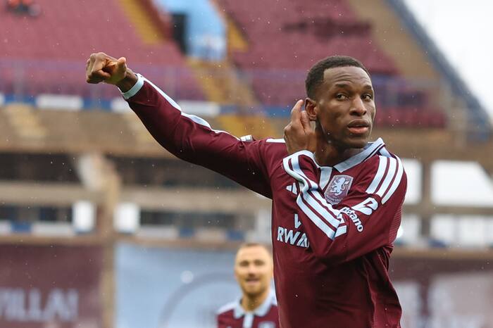 Man City's perfect start ends with 2-1 loss at Aston Villa