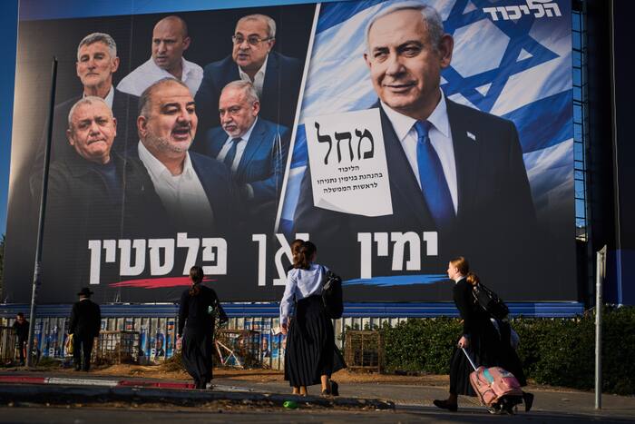Israelis vote on Netanyahu's future as prime minister