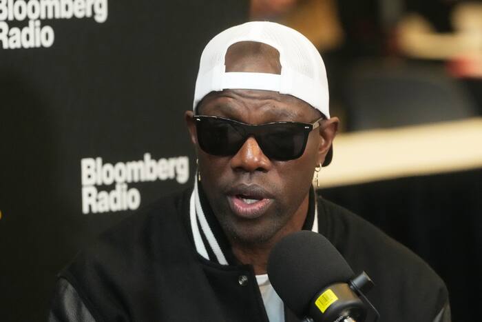 Friends of dead student sue Terrell Owens for defamation