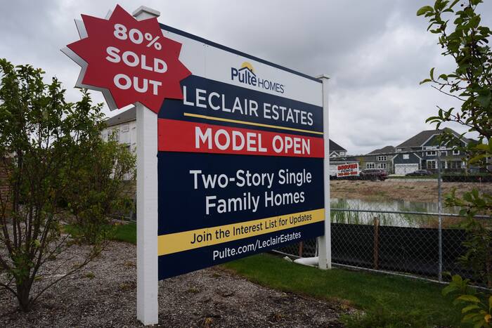 US Long-Term Mortgage Rate Dips to 7.32% in First Drop Since August
