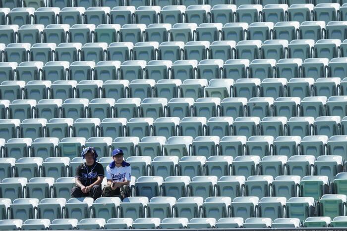 Dodgers face Braves in record heat for playoff opener