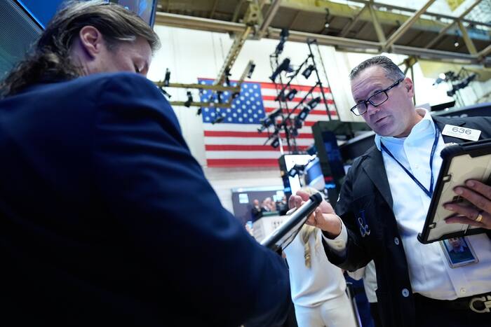 Wall Street awaits Fed minutes and fresh economic data