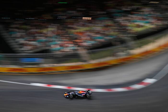 Verstappen starts on pole for Singapore Grand Prix