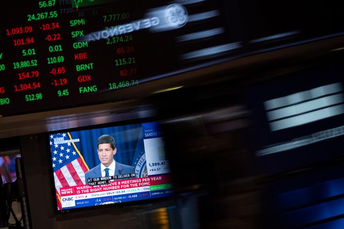 Asian Shares, U.S. Futures Mixed as Alphabet Earnings Disappoint