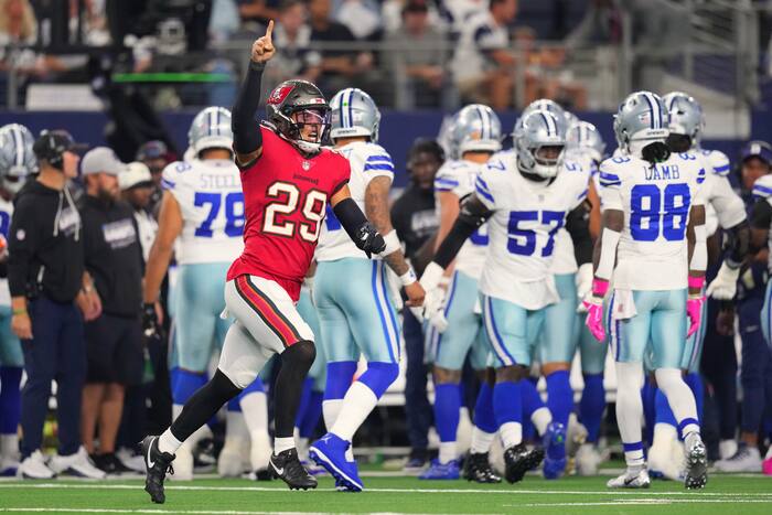Cowboys lose to winless Buccaneers in home game
