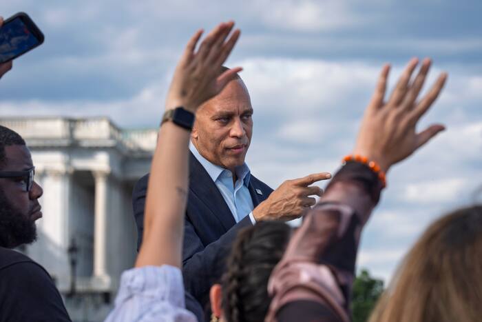 Jeffries says Democrats on track to retake House control