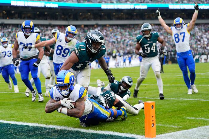 Rams rally from 10-point deficit to beat Eagles