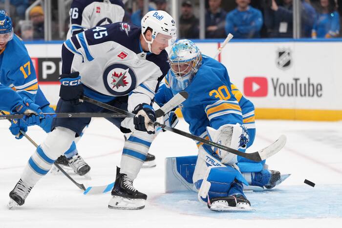 Broberg's power-play goal lifts Blues past Jets 2-1