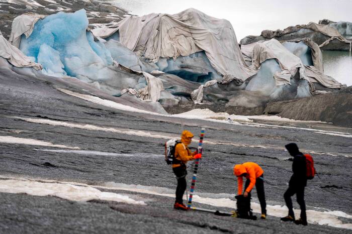 Swiss glaciers lose over 5% of ice volume in 2026 as heat waves, low winter snow accelerate thaw