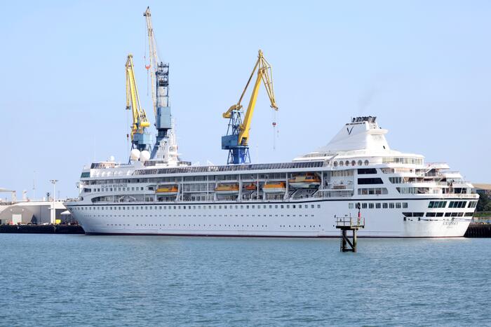 A US cruise ship ends a global voyage in Asia due to fuel costs and 200 passengers lose their homes