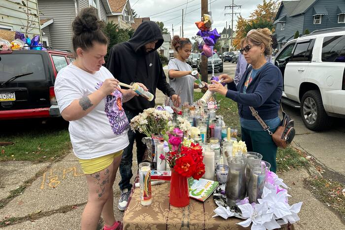 Gunman kills eight relatives and neighbours in Pennsylvania home