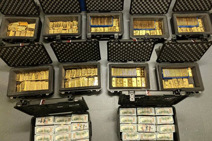 Former CIA official accused of stealing $40M in gold bars pleads guilty