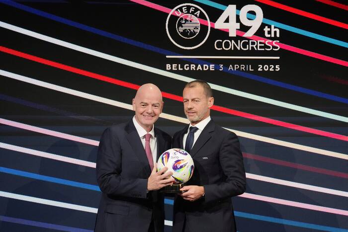 Infantino chairs FIFA Council meeting amid push to oust him
