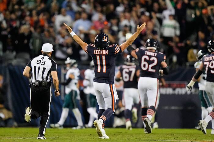 Case Keenum drives Chicago to 3 touchdowns as the Bears beat the Eagles 27-7