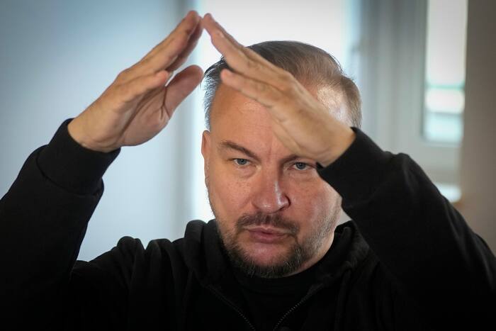 Presidential adviser says Ukraine is in talks to lift speed limit on military satellite network