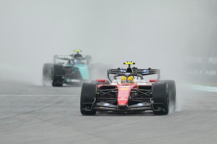Software issues delay Formula 1 race start