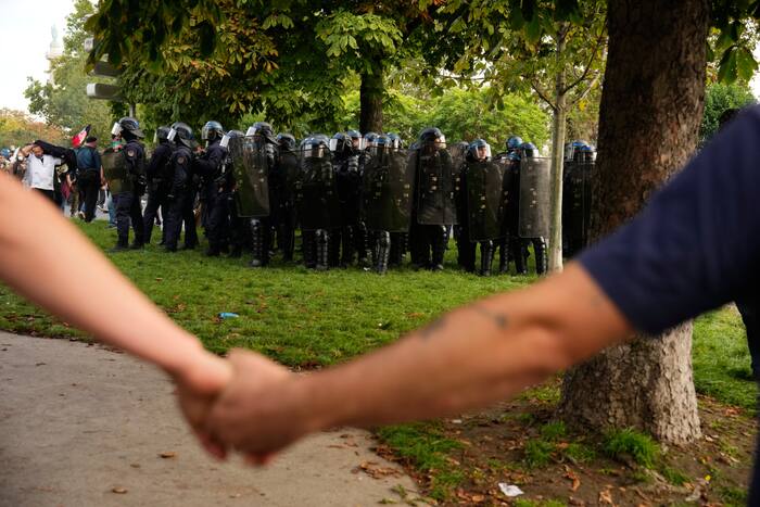 Police arrest thousands during France school funding protests