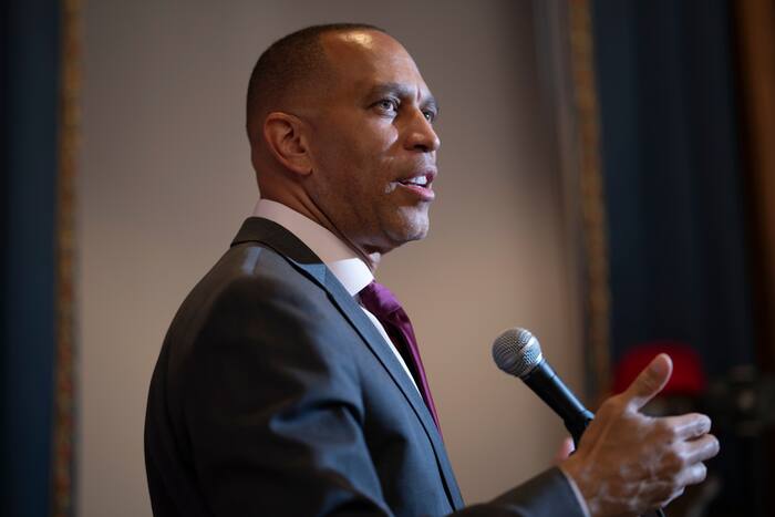 Jeffries says Democrats on verge of winning House control
