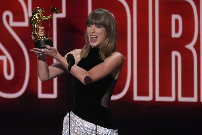 Taylor Swift becomes most-awarded artist in MTV VMAs history, dedicates top prize to Dolly Parton